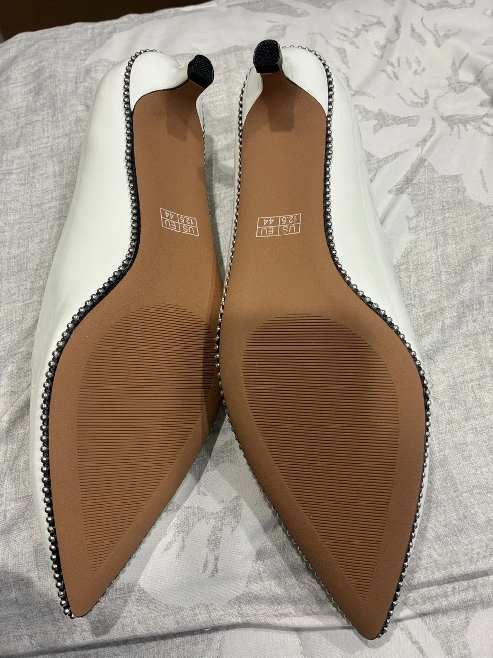 N/A white pointed
